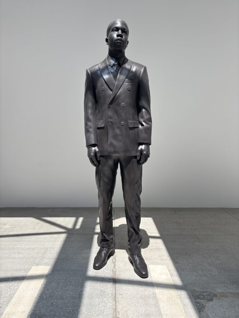 statue