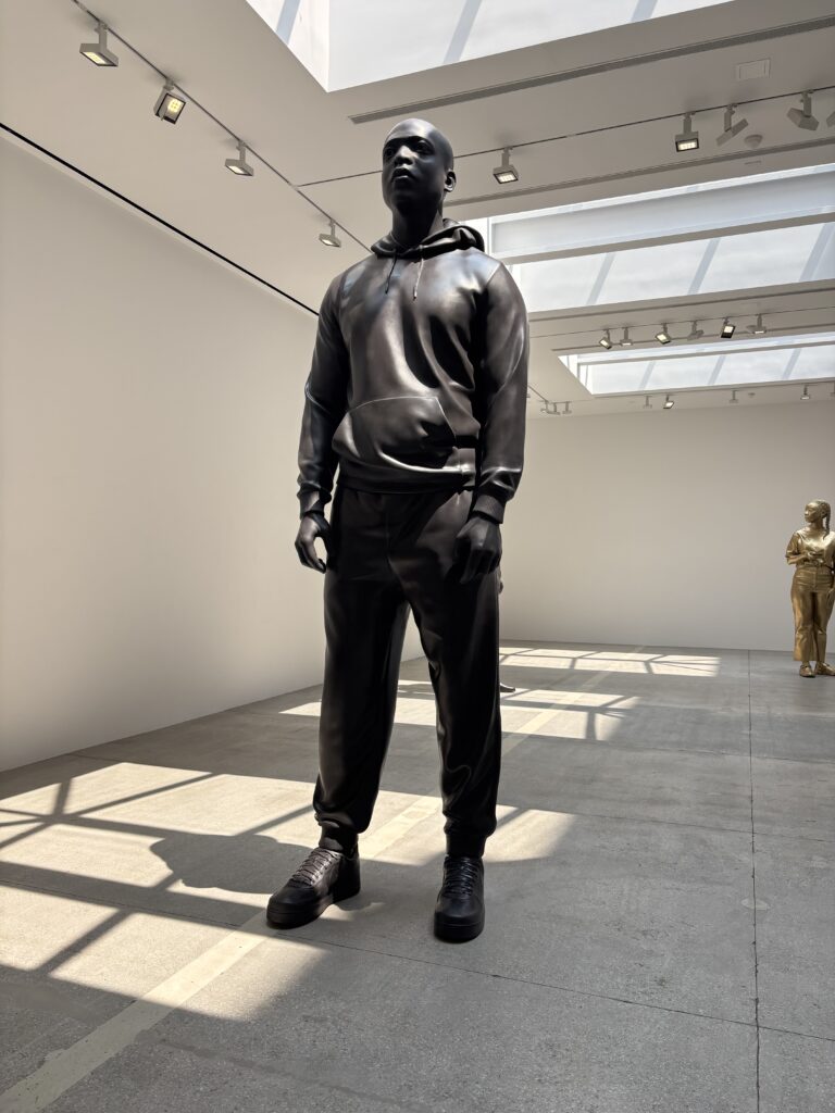 statue