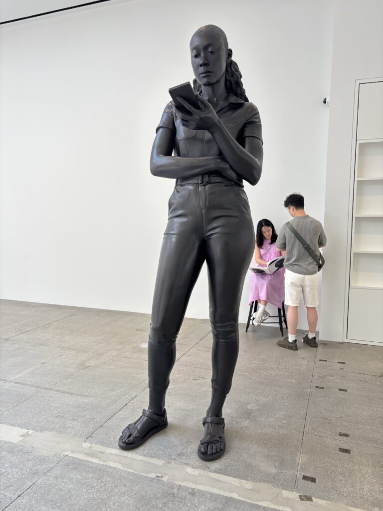 statue